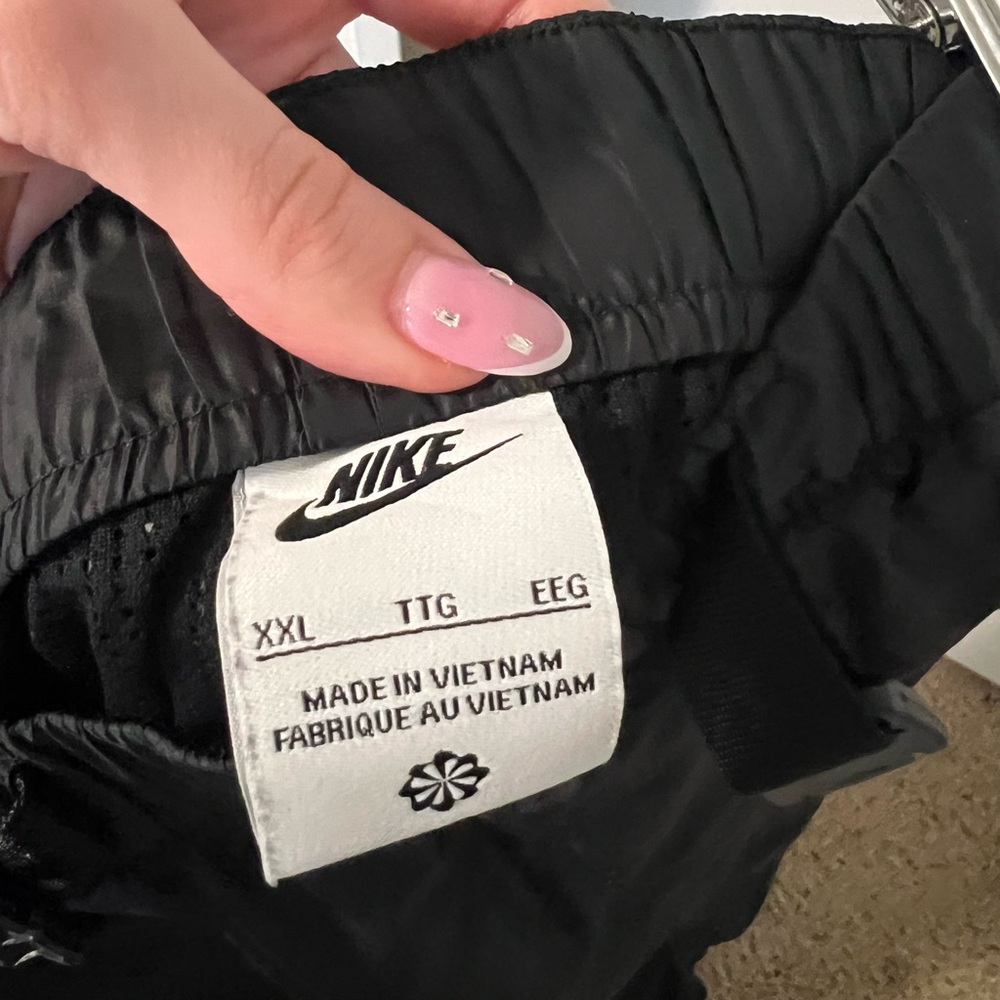 Nike Black Zip-Up Nylon Jacket and Cargo Joggers - Picture 6 of 6